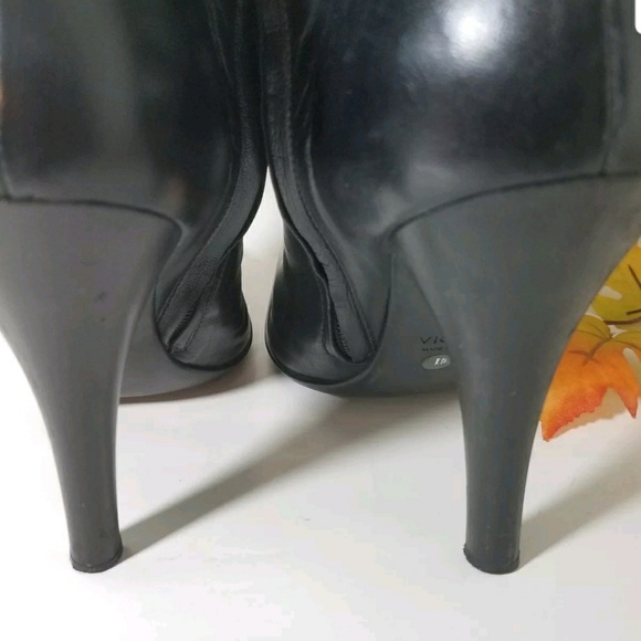 Boots - Picture 3 of 5